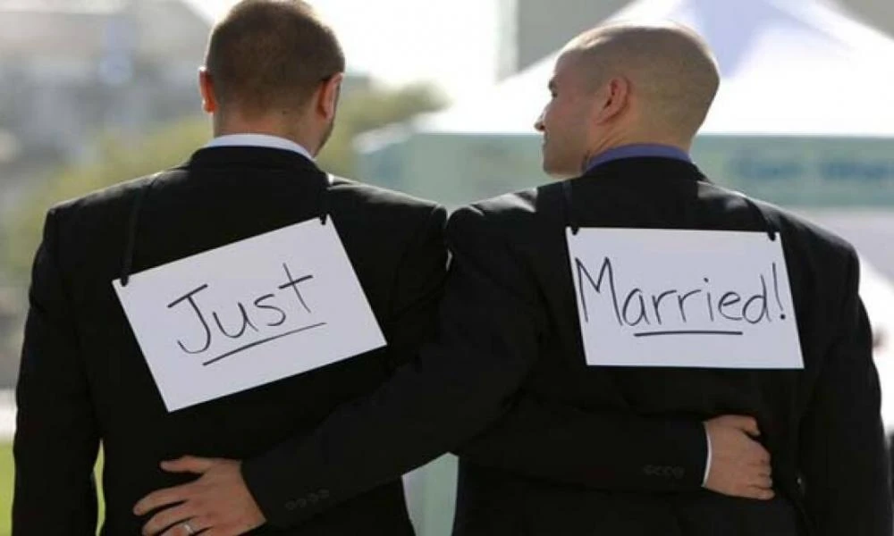 Υπογράφηκε το πρώτο σύμφωνο συμβίωσης ομόφυλων ζευγαριών στη Λετονία